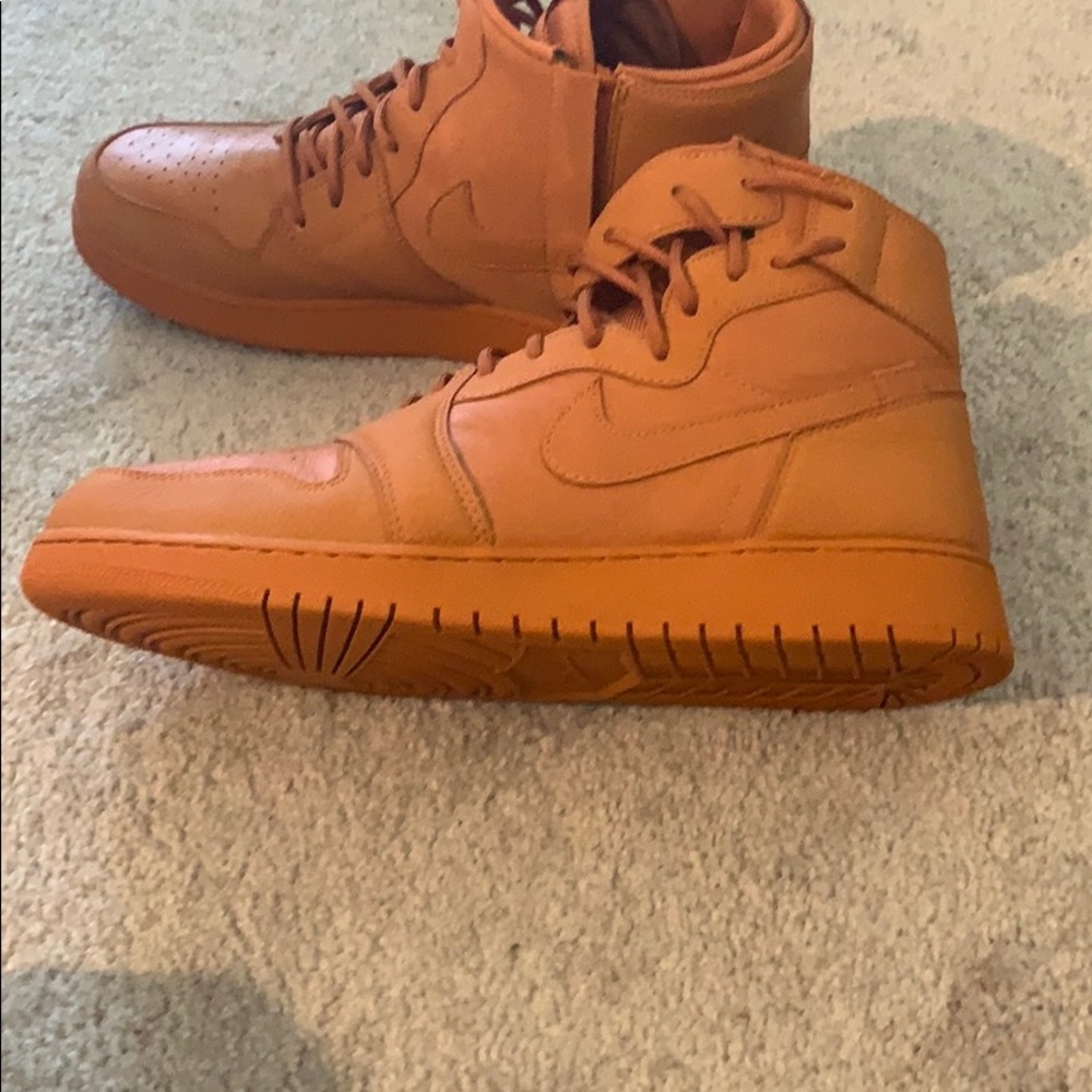 Nike’s - Picture 3 of 3